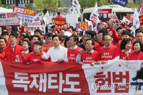 '웰빙'에서 '투사'로…패스트트랙 국면서 '이미지' 바꾼 한국당