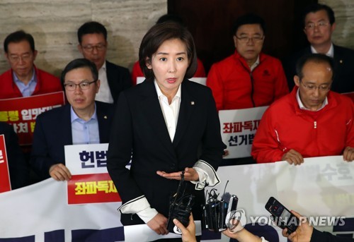 한국당, 닷새째 '원천 봉쇄'…"패스트트랙 독재 막겠다"