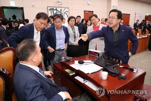 한국당 반발 속 공수처법 '일사천리' 패스트트랙 지정