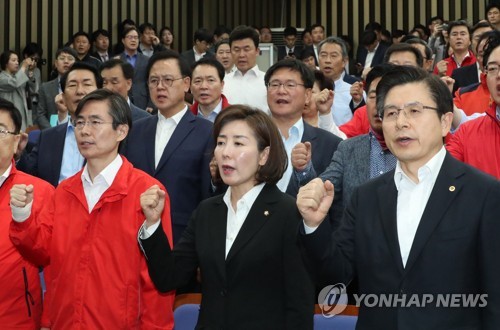 한국당, 패스트트랙 저지실패에 "국민 속으로"…장외투쟁 예고