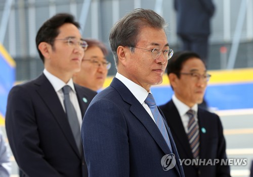 기업과 발맞추는 文대통령…'新산업협력'으로 경제돌파구 찾는다