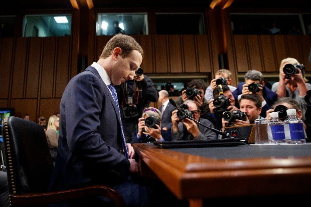 지난해 4월 미 의회 청문회에 참석한 저커버그 페이스북 CEO. / 사진=AP