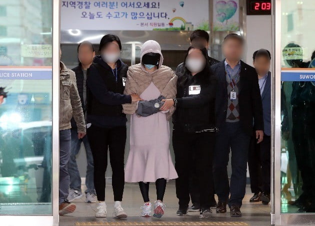 영장실질심사에서 연예인 지인 A 씨로부터 마약을 권유받았다고 진술한 황하나 씨/사진=연합뉴스