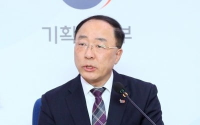 홍남기 "신재민 전 사무관 고발 취소할 것"