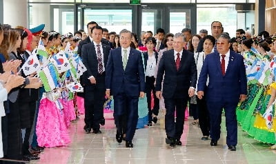 文대통령 "우즈벡과 협력 차원이 다르게 발전…고려인 큰 힘"