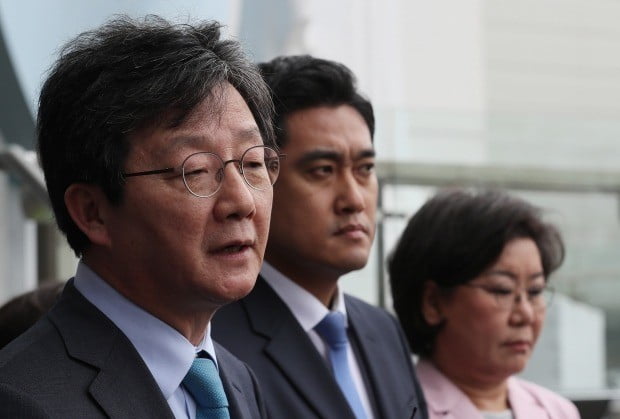 지난 25일 유승민 바른미래당 의원이 오신환 의원의 강제 사임에 대한 입장을 발표하고 있다. 사진=연합뉴스