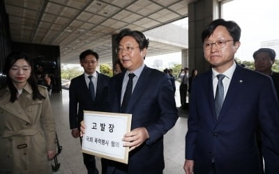 민주당, 한국당 의원 고발…한국당은 "결사 항전"