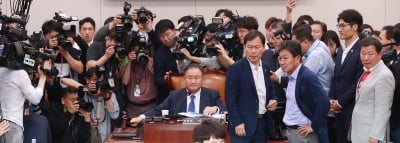 패스트트랙 성사…"개혁 신호탄" v s"좌파독재 트랙" 엇갈린 반응