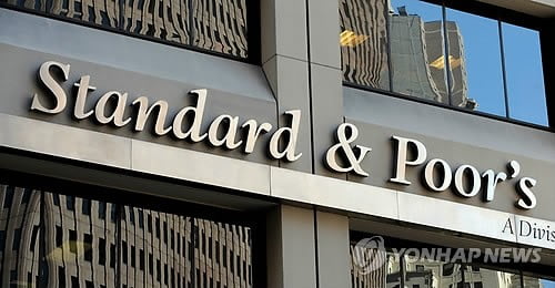 S&P, 올해 韓성장률 2.4%로 하향 전망…"금리인하 가능"