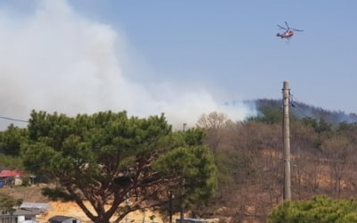 진주 수곡면 야산서 불…헬기 7대 투입해 진화 중