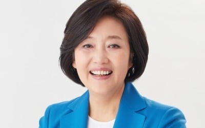 박영선 취임 일성 '상생과 공존'…"중기벤처 중심 경제로 개선"