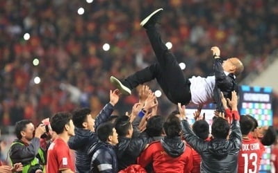 '박항서의 힘'…베트남 프로축구 리그 20일 앞당겨 종료