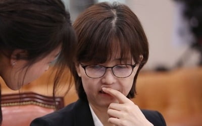 "주식거래가 5000회가 넘다니"…이미선 후보자 논란에 與 '한숨'