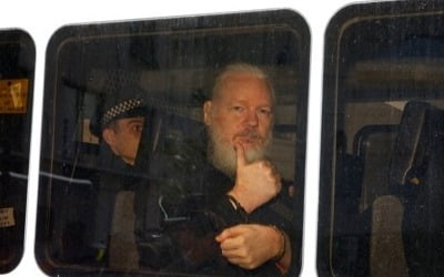 '위키리크스' 어산지 조력자 추정 소프트웨어 개발자 체포돼