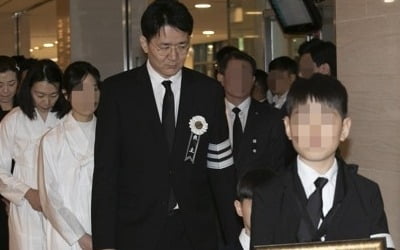 '하늘로 돌아간 조양호 회장'…영결식 마치고 선친 곁에 영면