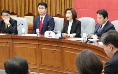 한국당 "文대통령, 회담 중독"…대북정책 십자포화