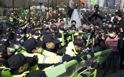 '집회 불법행위' 민주노총 시위자들, 경찰 출석요구에 전원 불응