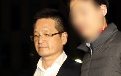 '김학의 의혹 키맨' 윤중천 구속 불발…압박수사에 제동