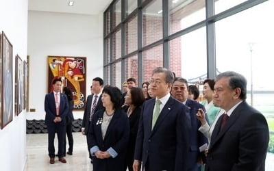 우즈베크 대통령 "제 소중한 친구이며 형님인 문재인 대통령"