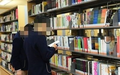 교육부 "2030년까지 학교도서관 수 대비 사서교사 비율 50%로"