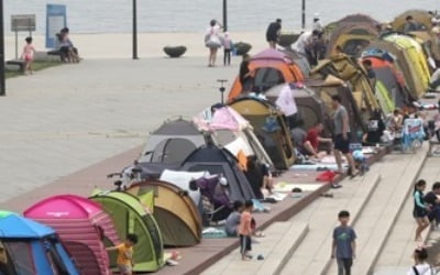 한강서 텐트 사방 닫아두면 과태료 100만원…텐트 허용구역 축소