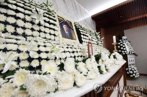 '5·18 유공자' 故 김홍일 전 의원 5·18 구묘역에 묻힌다