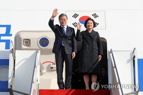 문 대통령, 중앙아시아 3국 순방 마치고 서울 도착