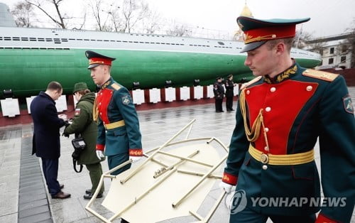 방러 김정은, 조기귀국…전몰용사 추모시설은 결국 참배