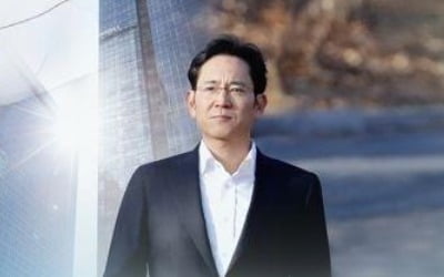 이재용, '삼성 총수' 1년…겹악재 속 경영행보 가속페달