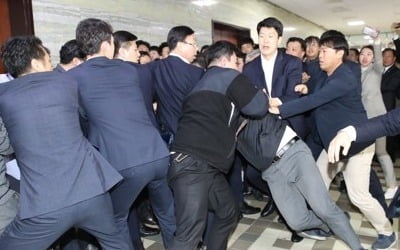 민주, 오늘 패스트트랙 처리 재시도할 듯…한국과 재충돌 '전운'