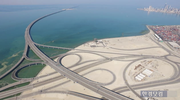 현대건설이 준공한 쿠웨이트 셰이크 자베르 코즈웨이 해상교량. (자료 현대건설)