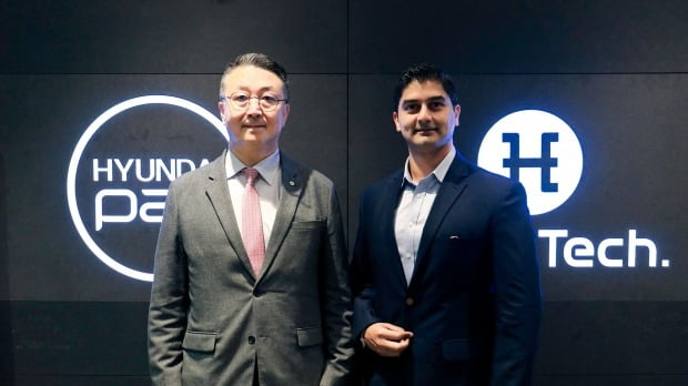 윤부영 에이치닥테크놀로지 대표(왼쪽)와 오사프 아마드 일레븐01 CEO. 