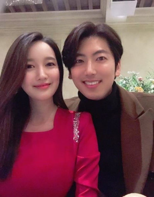 이현승과 최현상이 다정하게 포즈를 취하고 있다. / 이현승 SNS