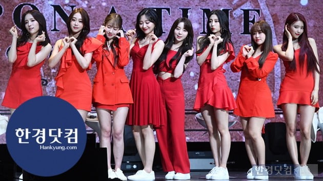 [HK영상] 러블리즈, 여섯 번째 미니 앨범 타이틀 곡 '그 시절 우리가 사랑했던 우리'