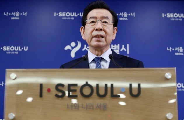 박원순 서울시장. I.SEOUL.U '너와 나의 서울' 홍보 캐치프레이즈가 보인다. 사진=연합뉴스