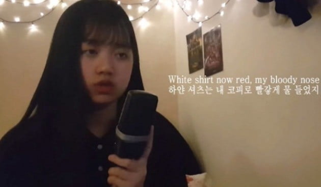 ‘빌리 아일리시’ 노래 라이브로 조회수 폭발중인 여중생 권유경 양 / 사진 = '이상한 나라의 꿩유갱' 캡처
