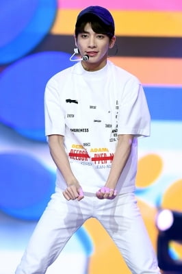 [포토] TXT 태현, '부드러운 눈빛 카리스마~'