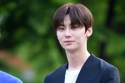 [포토] 뉴이스트 민현, '미소에 빠져들겠네~'