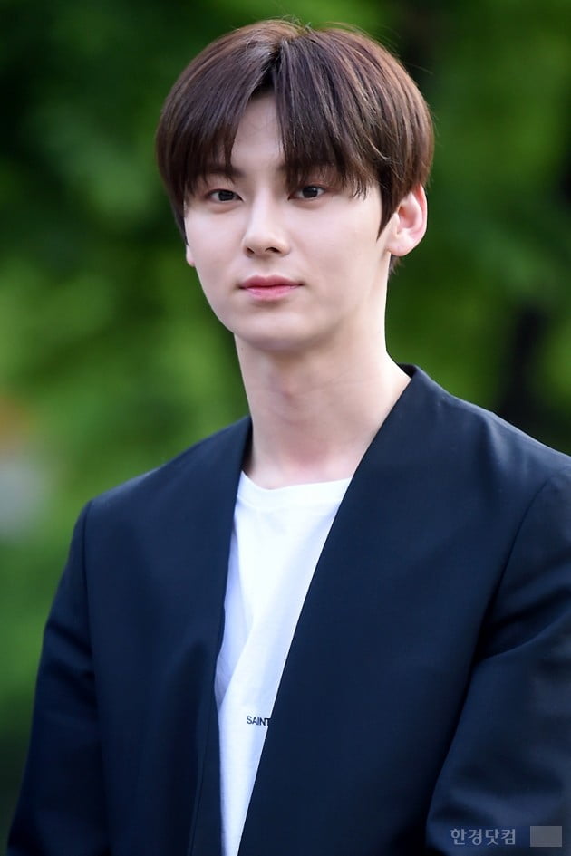 [포토] 뉴이스트 민현, '반하지 않을 수 있나요~'