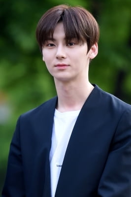 [포토] 뉴이스트 민현, '반하지 않을 수 있나요~'