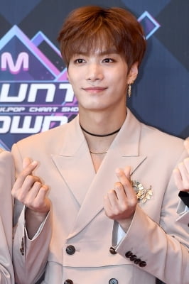 [포토] 뉴이스트 JR, '미소가 멋진 남자'