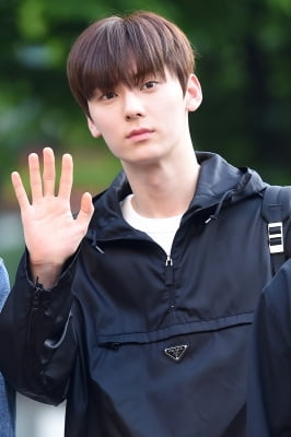 [포토] 뉴이스트 민현, '말이 필요 없는 비주얼'