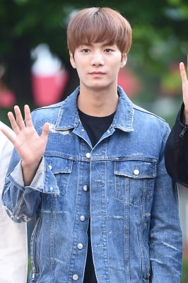 [포토] 뉴이스트 JR, '이른 아침부터 멋짐 폭발'