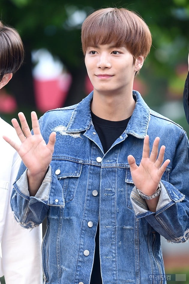 [포토] 뉴이스트 JR, '부드러운 미소~'