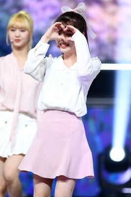 [포토] 오마이걸 승희, '예쁘게 하트~'