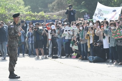 [포토] 옥택연, '팬들 앞에서 늠름하게~'