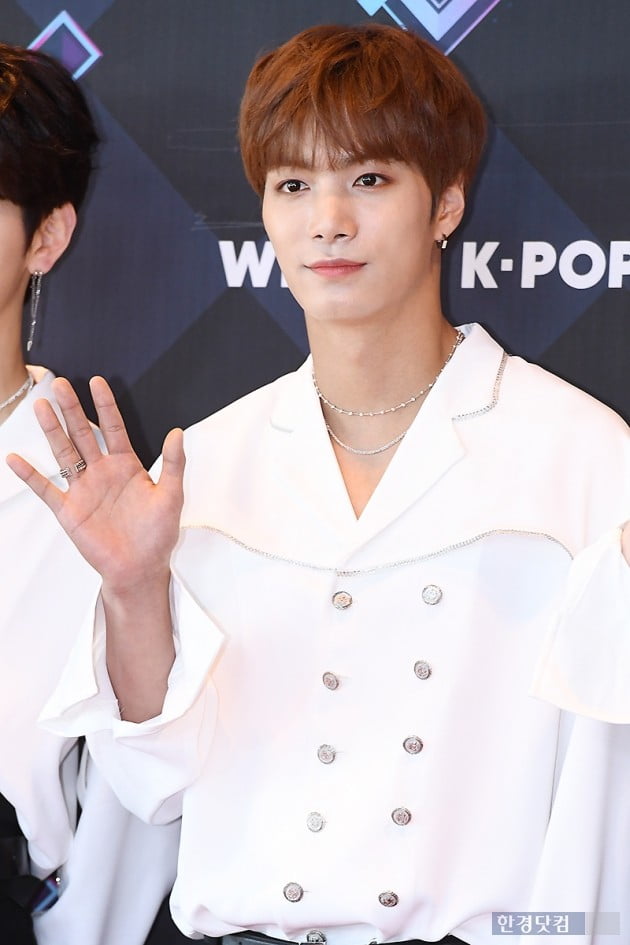 [포토] 뉴이스트 JR, '부드러운 눈빛~'