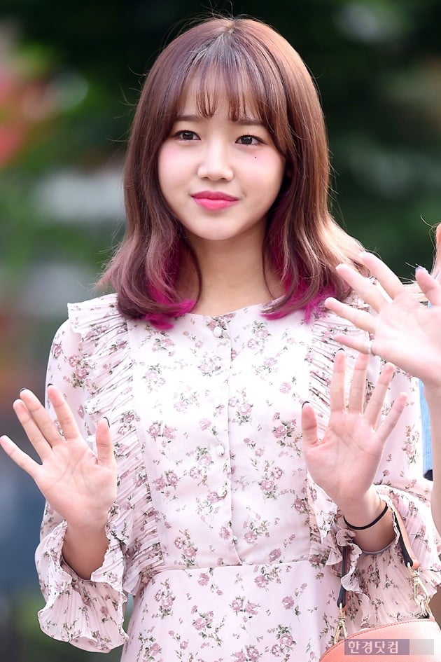 [포토] 위키미키 최유정, '돋보이는 깜찍 미모~'