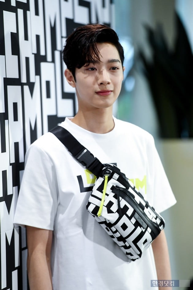 [포토] 라이관린, '우수에 가득찬 눈빛'