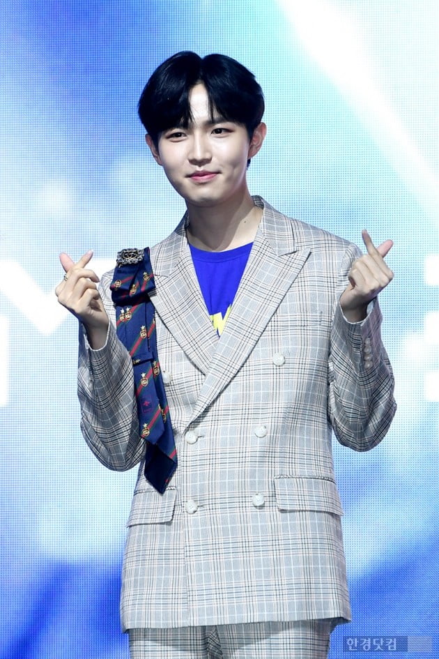 [포토] 김재환, '넥타이는 오른쪽 어깨에~'